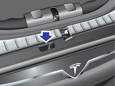 Arrow pointing to the front hood latch